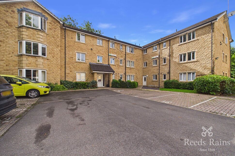 Main image of 3 bedroom Flat for sale, Kings Mill Lane, Huddersfield, West Yorkshire, HD1