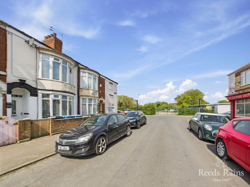 3 bedroom Mid Terrace House for sale