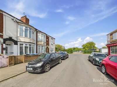 3 bedroom Mid Terrace House for sale