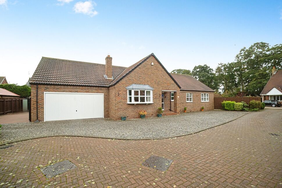 3 bedroom Detached Bungalow for sale, Park Row, Sproatley, HU11 £440,000