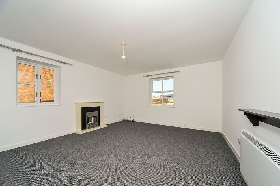 Lounge / Dining Area