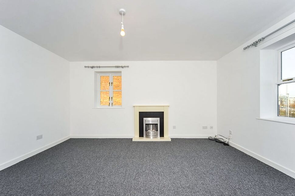 Lounge / Dining Area