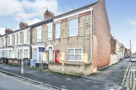 3 bedroom Mid Terrace House to rent