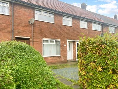 3 bedroom Mid Terrace House to rent