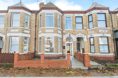 4 bedroom Mid Terrace House for sale