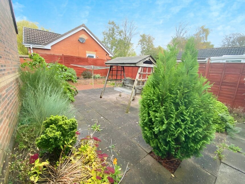 2 bedroom Semi Detached Bungalow for sale, Dewberry Court, Hull, HU4