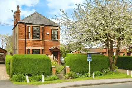Station Road, 3 bedroom Detached House for sale, £330,000