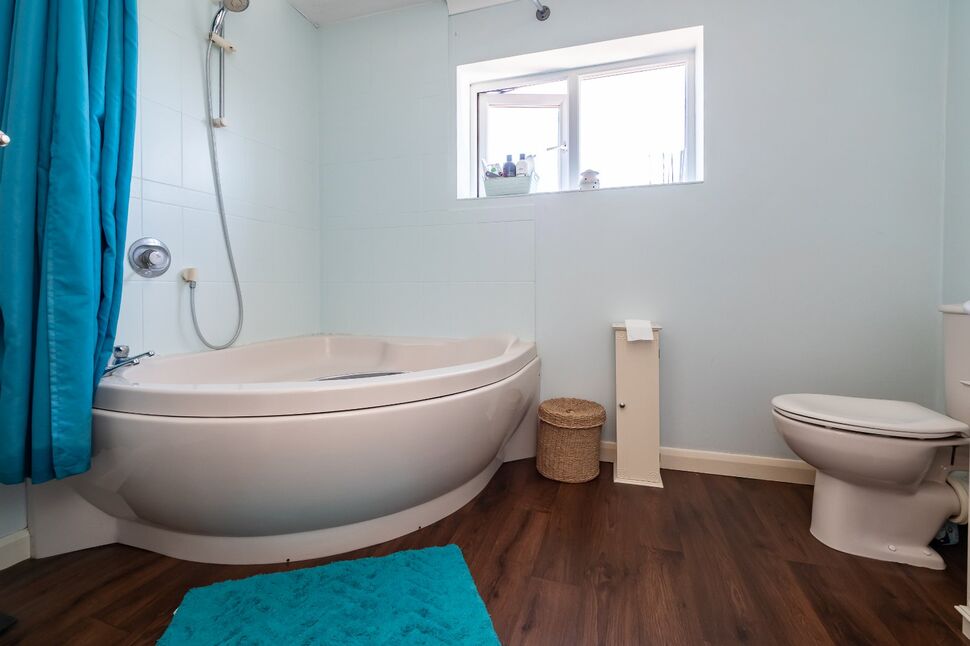 4 bedroom Detached House for sale, Winston Close, Burstwick, HU12 £