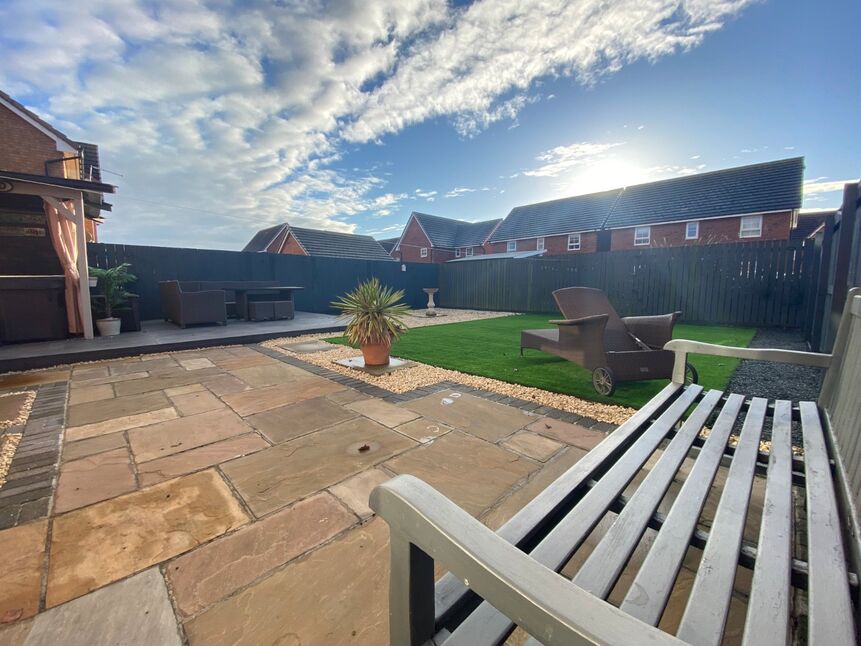 3 bedroom Semi Detached House for sale, Simpson Crescent, Hull, HU8 £190,000