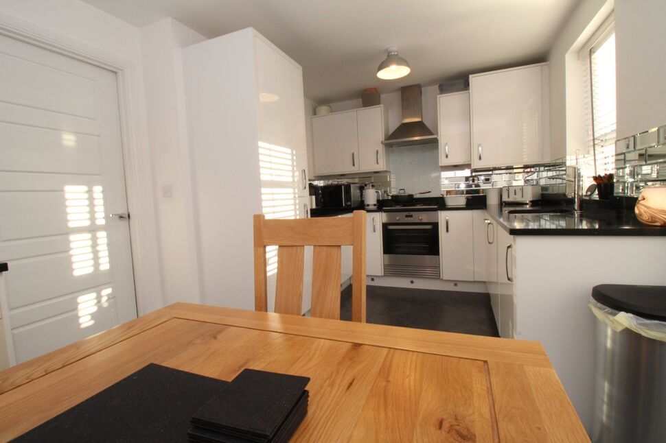 3 bedroom Semi Detached House for sale, Simpson Crescent, Hull, HU8 £190,000