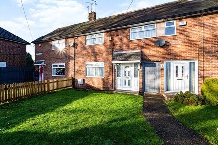 Arreton Close, 3 bedroom Mid Terrace House to rent, £725 pcm