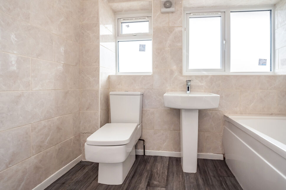 3 bedroom Mid Terrace House to rent, Douglas Road, Hull, HU8 £675 pcm