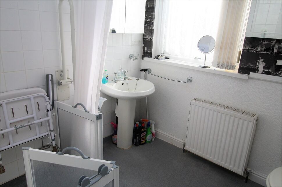 3 bedroom Mid Terrace House for sale, Parkfield Drive, Hull, HU3 £125,000