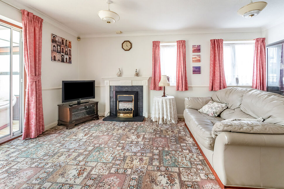 2 bedroom Detached Bungalow for sale, Ullswater Drive, Hull, HU8 £189,000