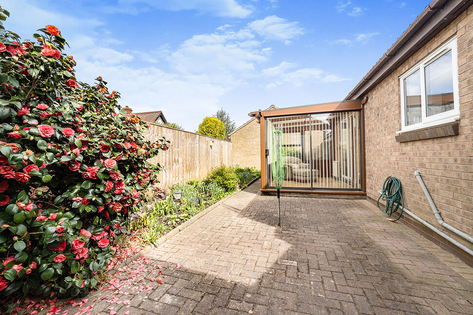 2 bedroom Detached Bungalow for sale, Ullswater Drive, Hull, HU8 £189,000
