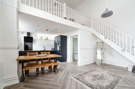 George Street, 1 bedroom Flat to rent, &pound;950 pcm