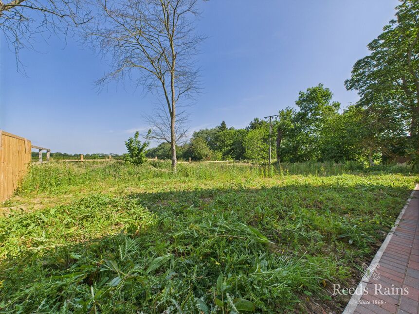 Side / Rear Garden