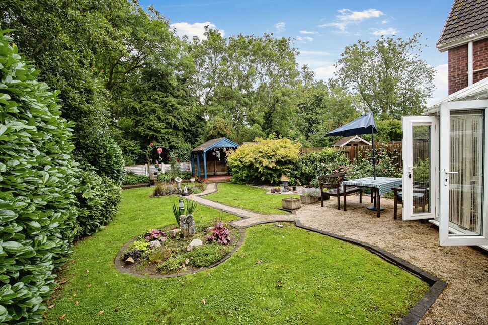 4 bedroom Detached House for sale, The Hawthorns, Long Riston, HU11 £