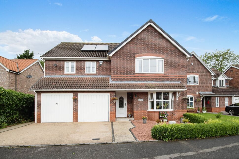 4 bedroom Detached House for sale, The Hawthorns, Long Riston, HU11 £