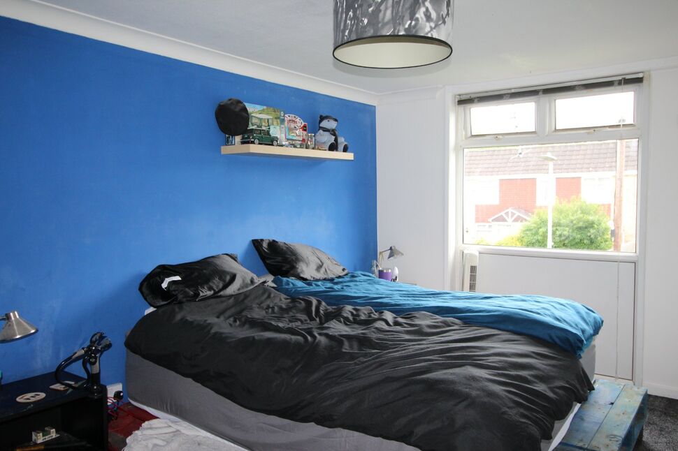 3 bedroom Mid Terrace House for sale, Gleneagles Park, Hull, HU8 £100,000