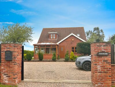Pitt Lane, 4 bedroom Detached House for sale, &pound;550,000
