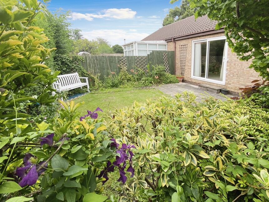 2 bedroom Semi Detached Bungalow for sale, Ullswater Drive, Hull, HU8