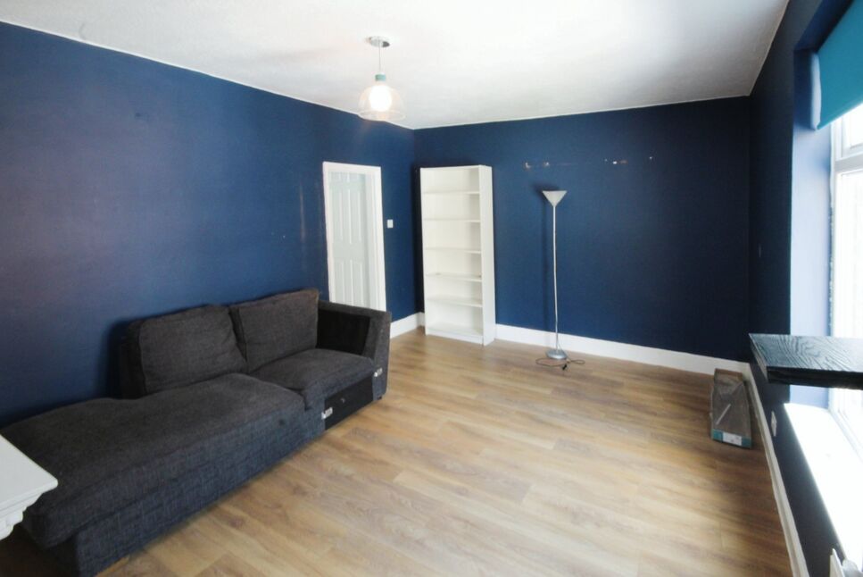 3 bedroom Mid Terrace House for sale, Ferndale, Sherburn Street, HU9 £85,000