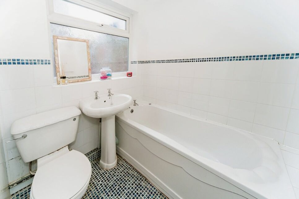 3 bedroom Mid Terrace House for sale, Ferndale, Sherburn Street, HU9 £85,000