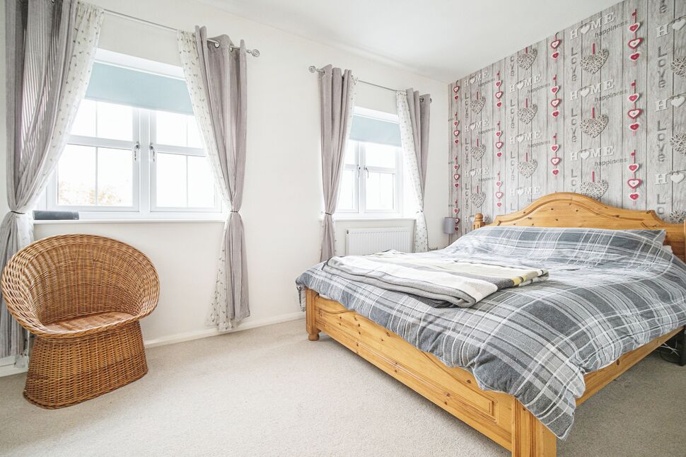 3 bedroom End Terrace House for sale, Shinewater Park, Kingswood, HU7