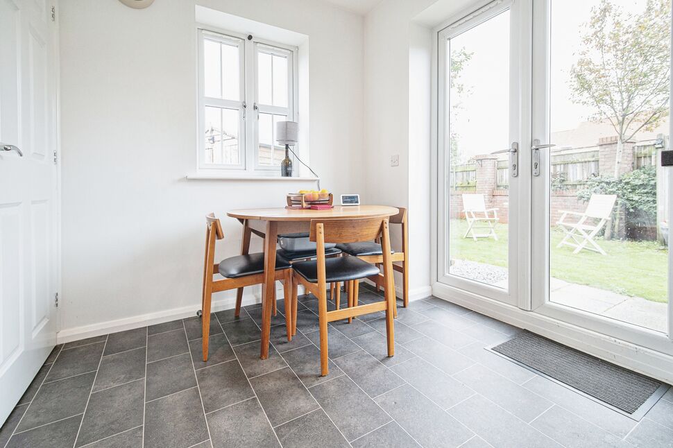 3 bedroom End Terrace House for sale, Shinewater Park, Kingswood, HU7