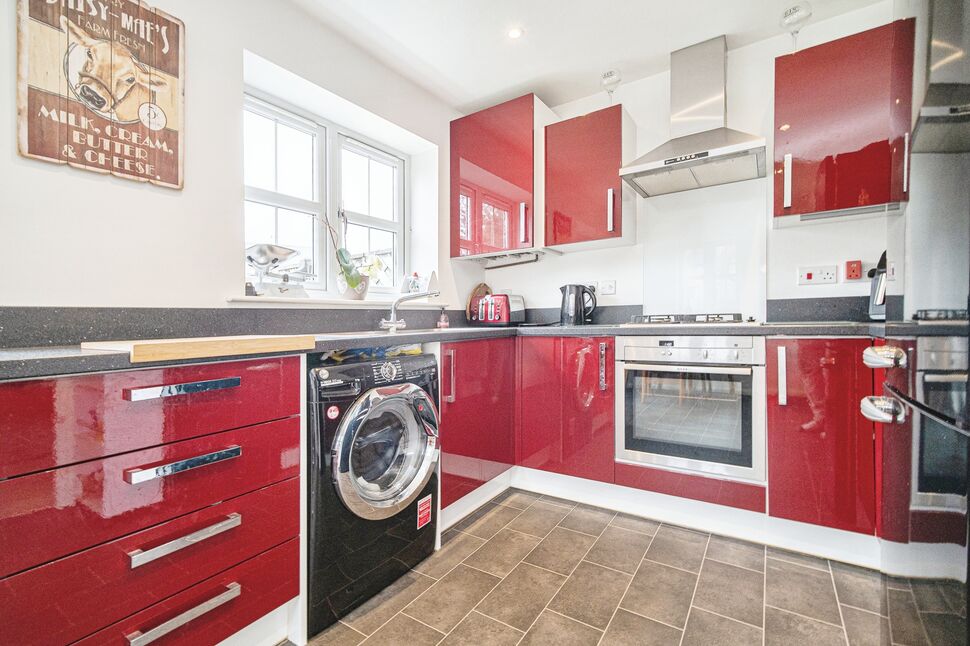 3 bedroom End Terrace House for sale, Shinewater Park, Kingswood, HU7