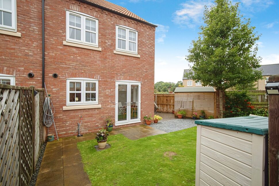 3 bedroom End Terrace House for sale, Shinewater Park, Kingswood, HU7