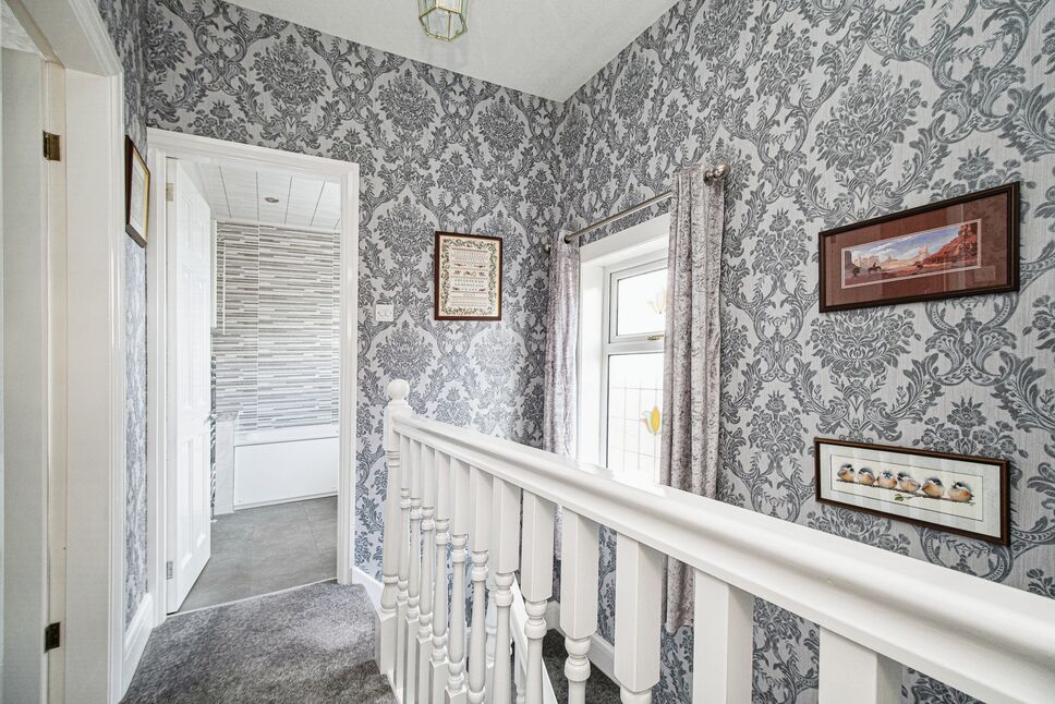 3 bedroom Semi Detached House for sale, Ellesmere Avenue, Hull, HU8 £