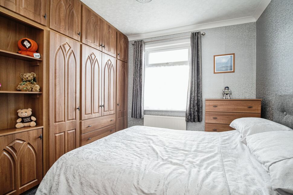 3 bedroom Semi Detached House for sale, Ellesmere Avenue, Hull, HU8 £