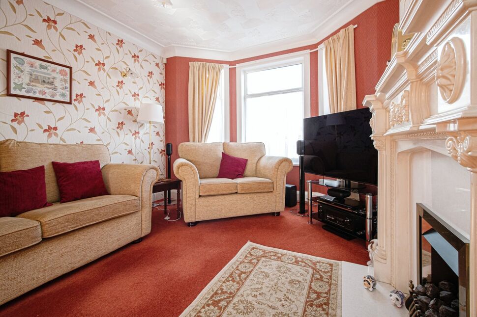 3 bedroom Semi Detached House for sale, Ellesmere Avenue, Hull, HU8 £