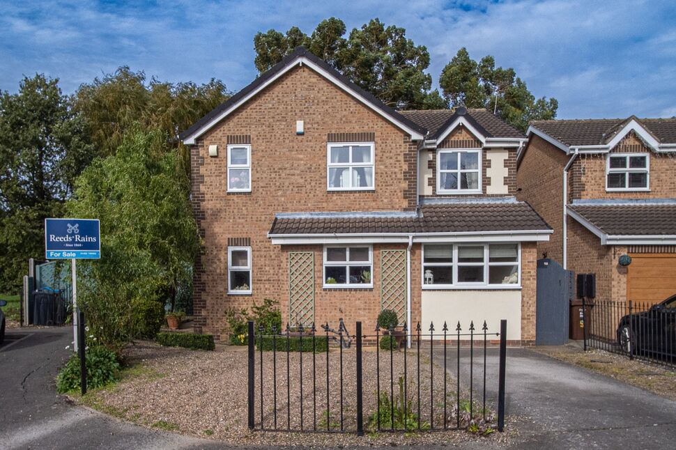 4 bedroom Detached House for sale, Broadland Drive, Hull, HU9 £250,000