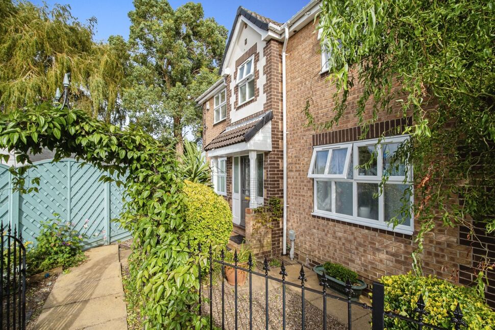 4 bedroom Detached House for sale, Broadland Drive, Hull, HU9 £250,000