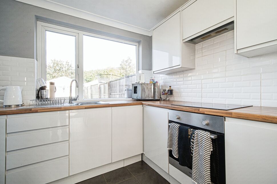 2 bedroom Mid Terrace House for sale, Glebe Road, Hull, HU7 £115,000