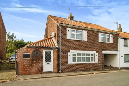 Chimney Field Road, 4 bedroom Link Detached House for sale, £245,000