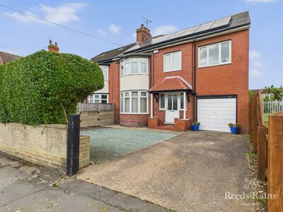 4 bedroom Semi Detached House for sale