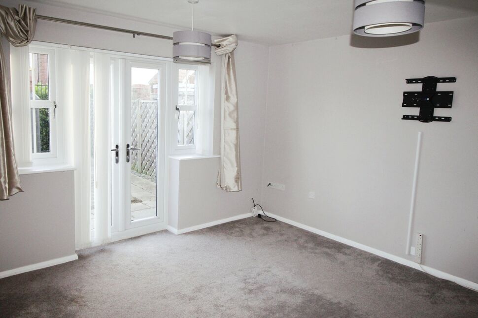 2 bedroom Mid Terrace House for sale, Shinewater Park, Kingswood, HU7