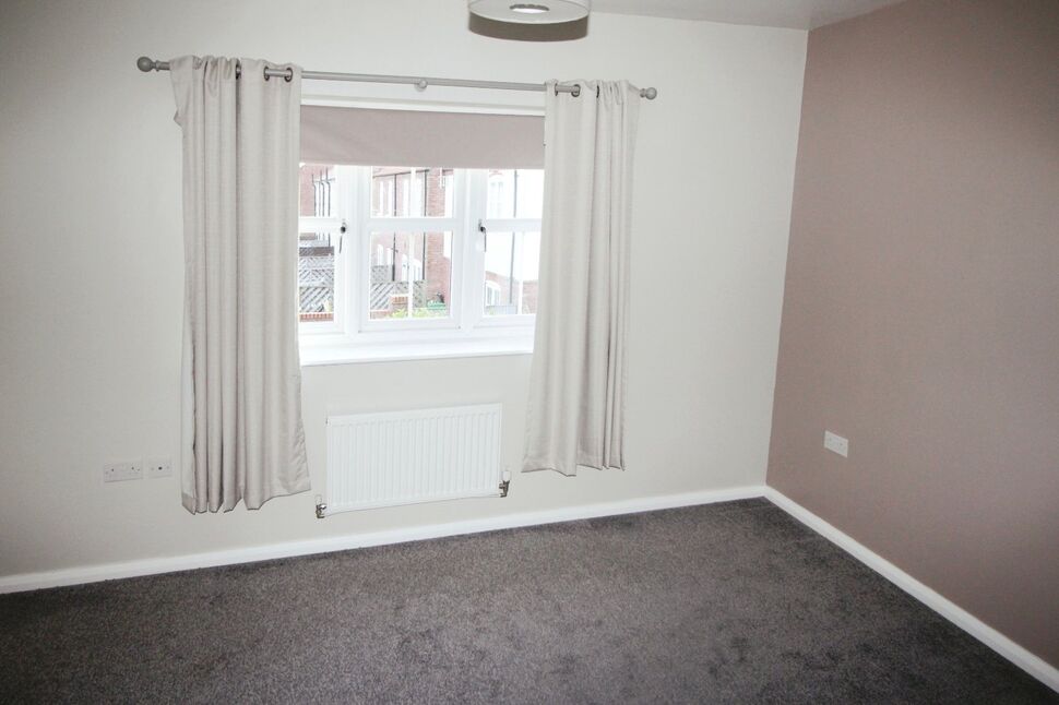 2 bedroom Mid Terrace House for sale, Shinewater Park, Kingswood, HU7