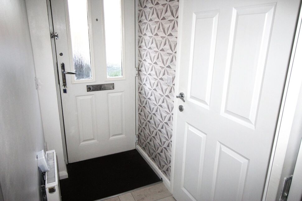 2 bedroom Mid Terrace House for sale, Shinewater Park, Kingswood, HU7