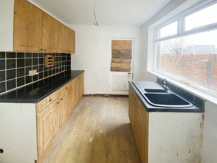 2 bedroom Mid Terrace House for sale, Lonsdale Street, Hull, HU3 £80,000