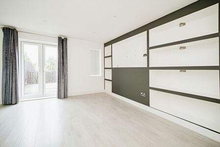 3 bedroom Mid Terrace House for sale