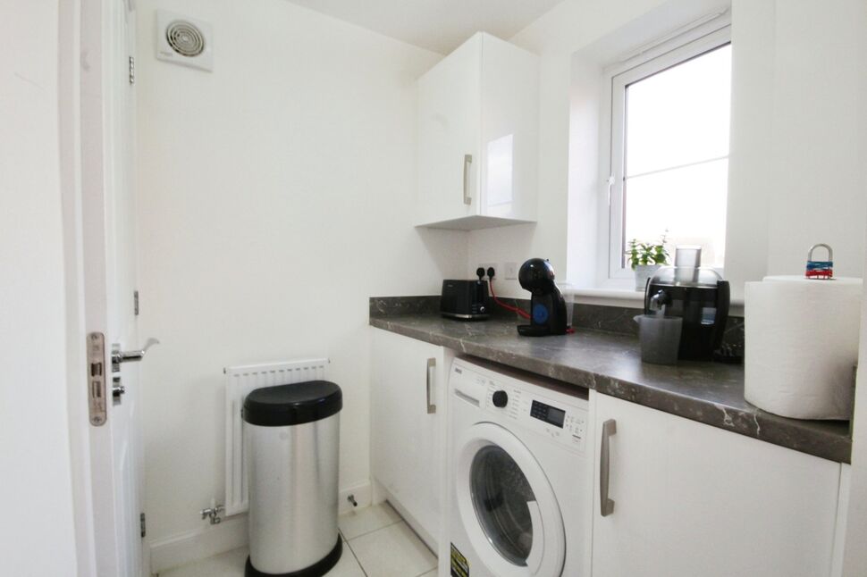 3 bedroom Detached House to rent, Blenheim Avenue, Brough, HU15 £