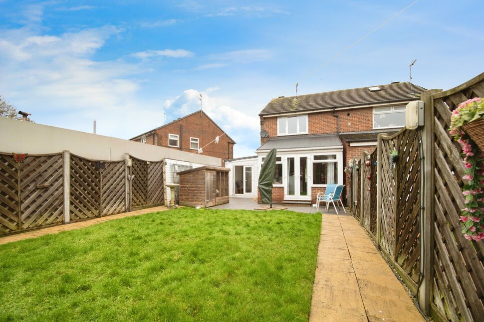 2 bedroom Semi Detached House for sale, Ashendon Drive, Hull, HU8 £140,000