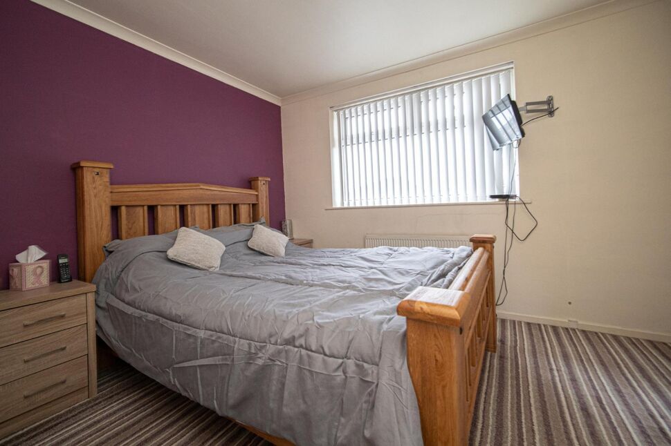 2 bedroom Semi Detached House for sale, Ashendon Drive, Hull, HU8 £