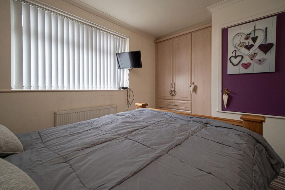 2 bedroom Semi Detached House for sale, Ashendon Drive, Hull, HU8 £140,000