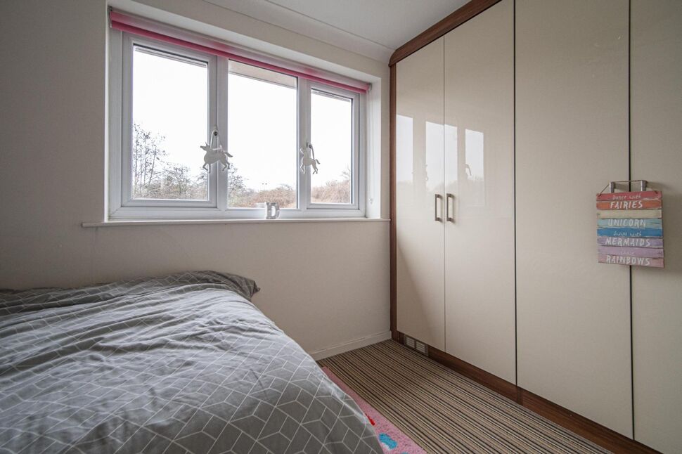 2 bedroom Semi Detached House for sale, Ashendon Drive, Hull, HU8 £140,000